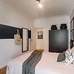Ayet - 3 Bedrooms With Balcony In Alvalade