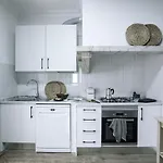 Ayet - 3 Bedrooms With Balcony In Alvalade