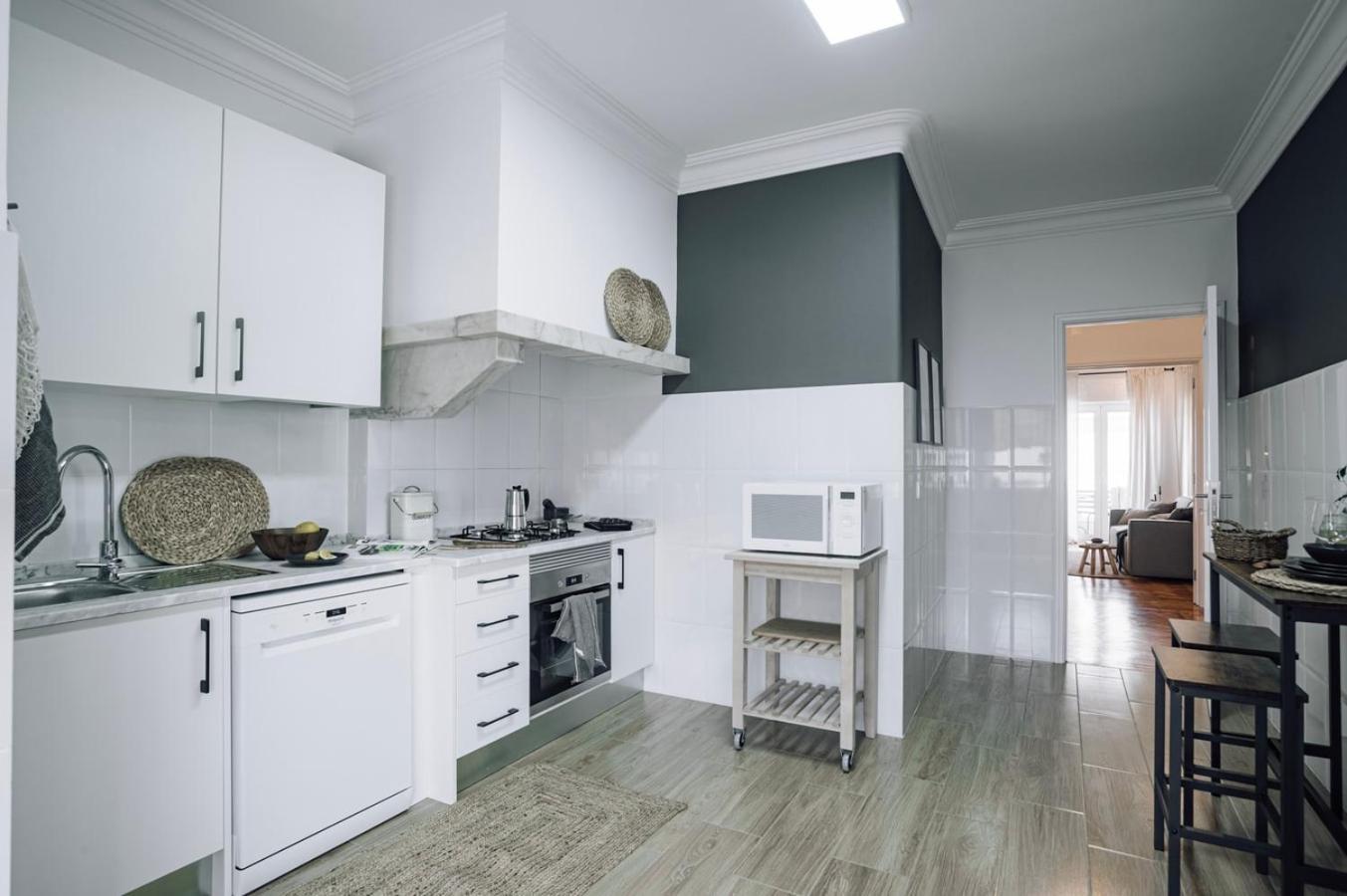 Ayet - 3 Bedrooms With Balcony In Alvalade Apartment *