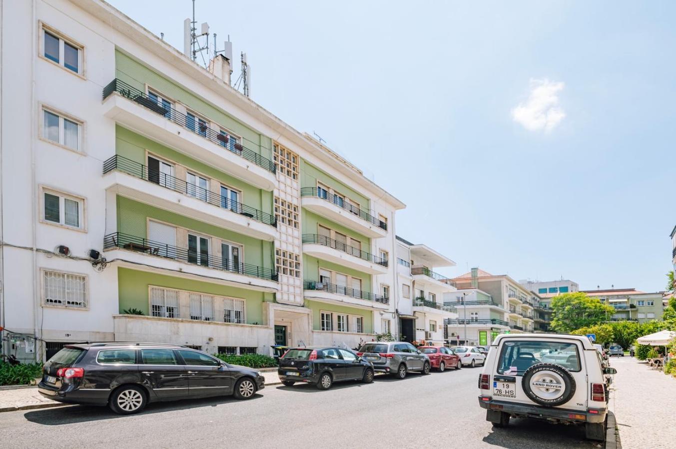 Apartment Ayet - 3 Bedrooms With Balcony In Alvalade Lisbon