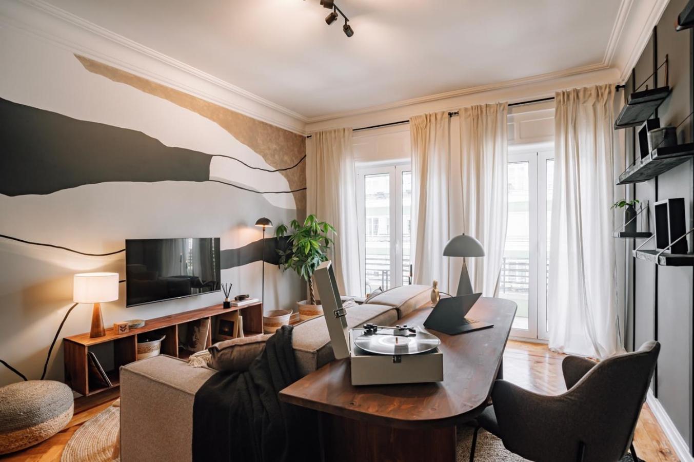 Ayet - 3 Bedrooms With Balcony In Alvalade *